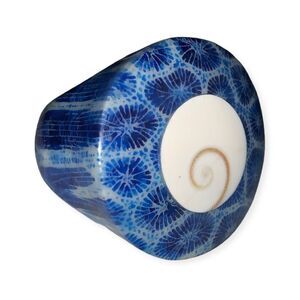 Trippy Sajen Kaleidoscopic Blue & White Coral Shell Dome Ring